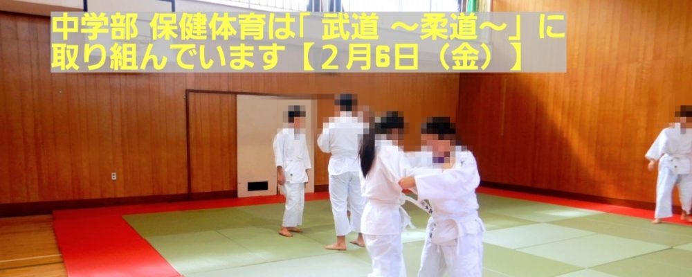 母島小中学校は東京の約1000キロ南に位置する小笠原諸島の中にある母島の豊かな自然に囲まれた場所にあります。