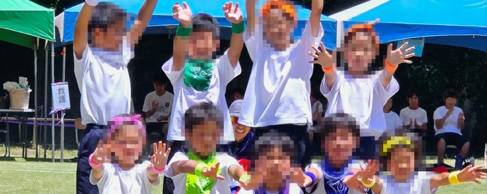 母島小中学校は東京の約1000キロ南に位置する小笠原諸島の中にある母島の豊かな自然に囲まれた場所にあります。